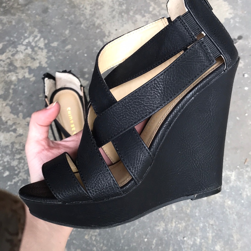 Black wedge